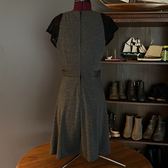 Ladies dress - Picture 4 of 4